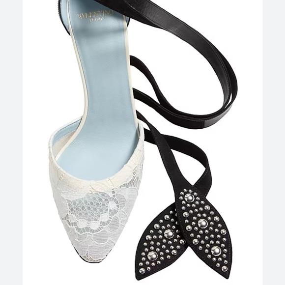 Valentino Garavani Black and White Lace Heels - Picture 2 of 9